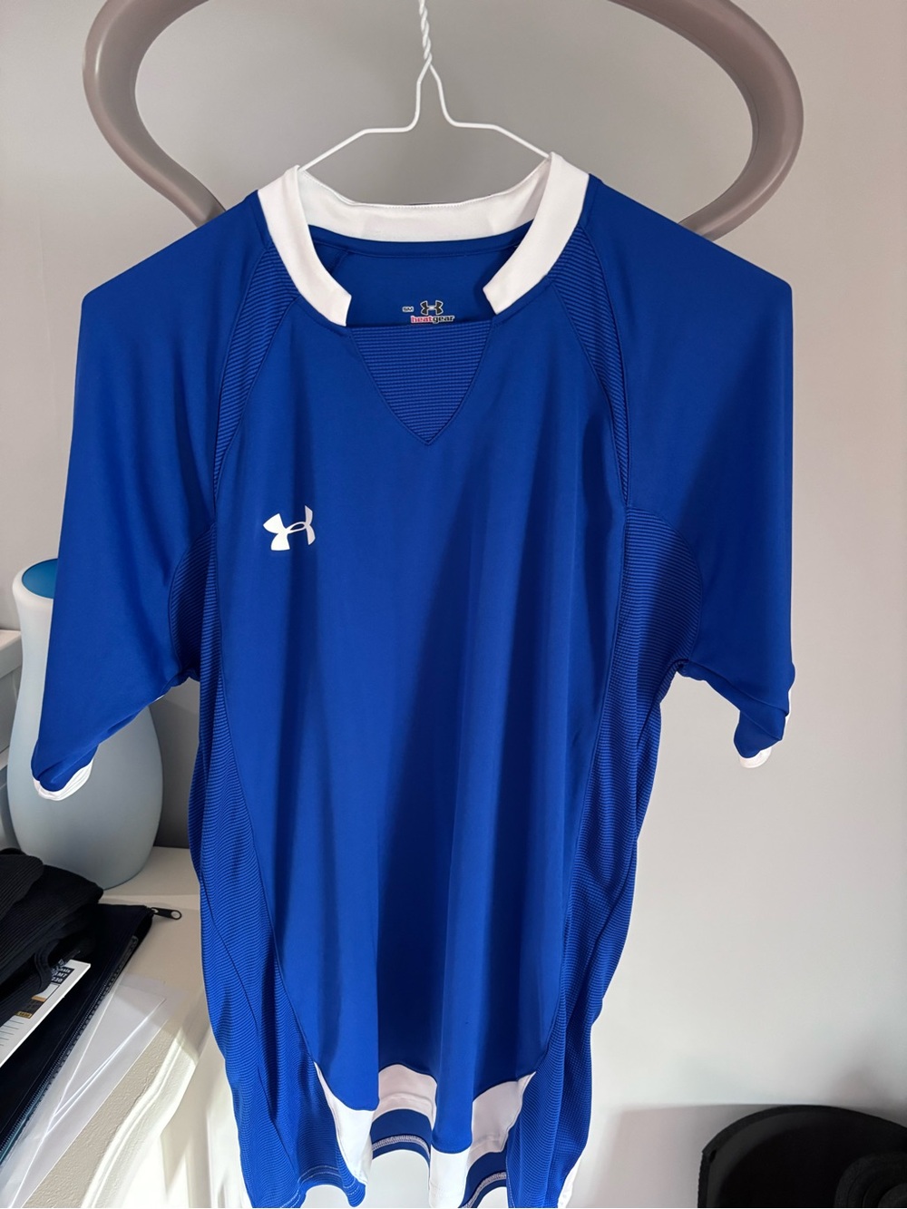 Under Armour heat gear blue jersey style top Men’s small